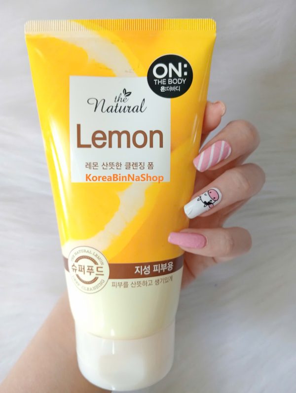 Sữa Rửa Mặt Hương Chanh Hàn Quốc Cho Da Dầu On The Body Natural Lemon Cleansing Foam 120g 온더바디 내추럴 레몬 클렌징 폼